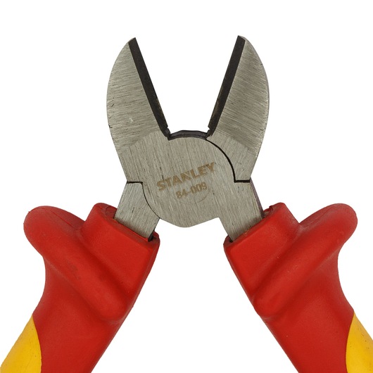 induction hardened blade feature of STANLEY FAT MAX V D E NARROW DIAGONAL PLIER.