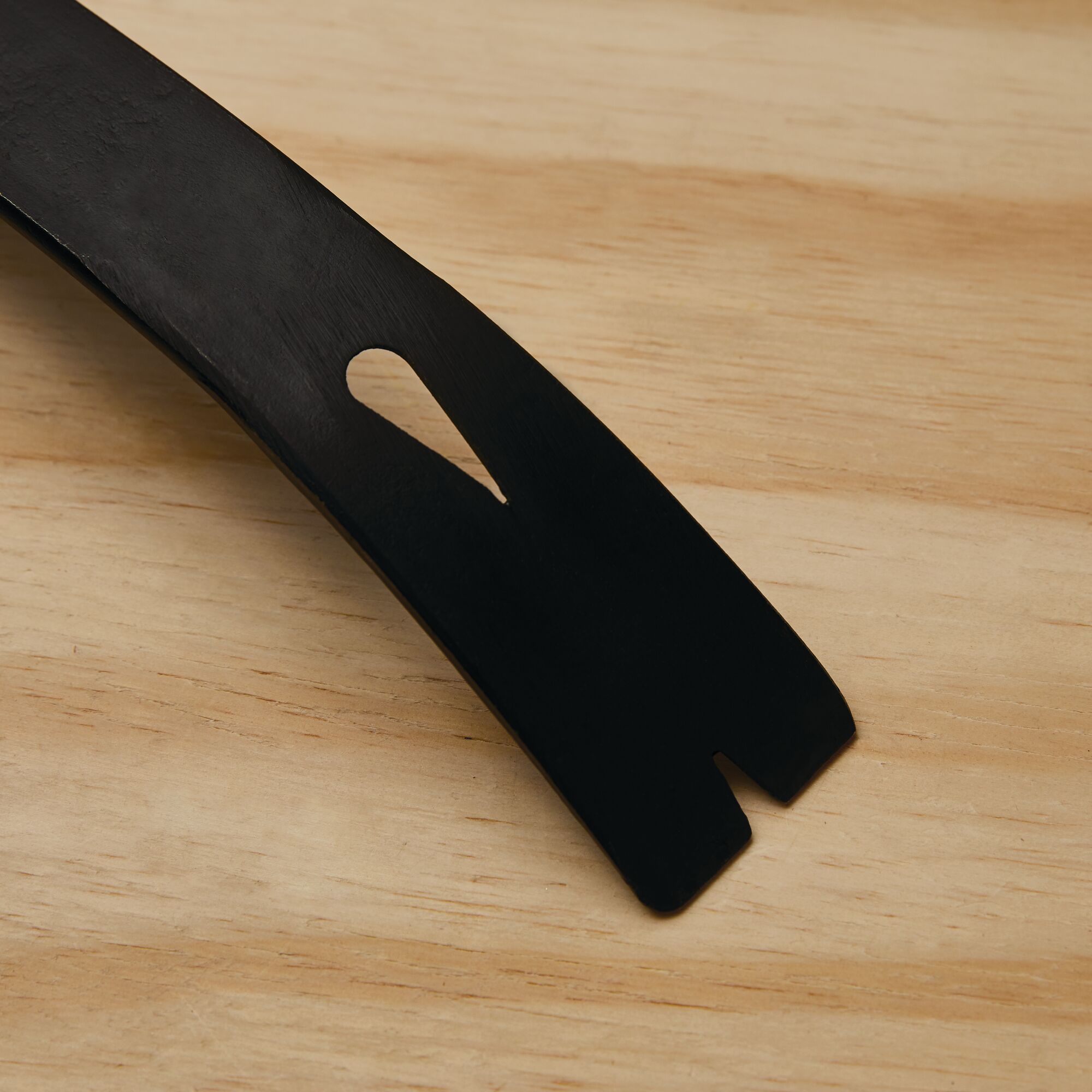 High carbon steel for strength and durability feature of 21 inch wonder bar x 21 pry bar.