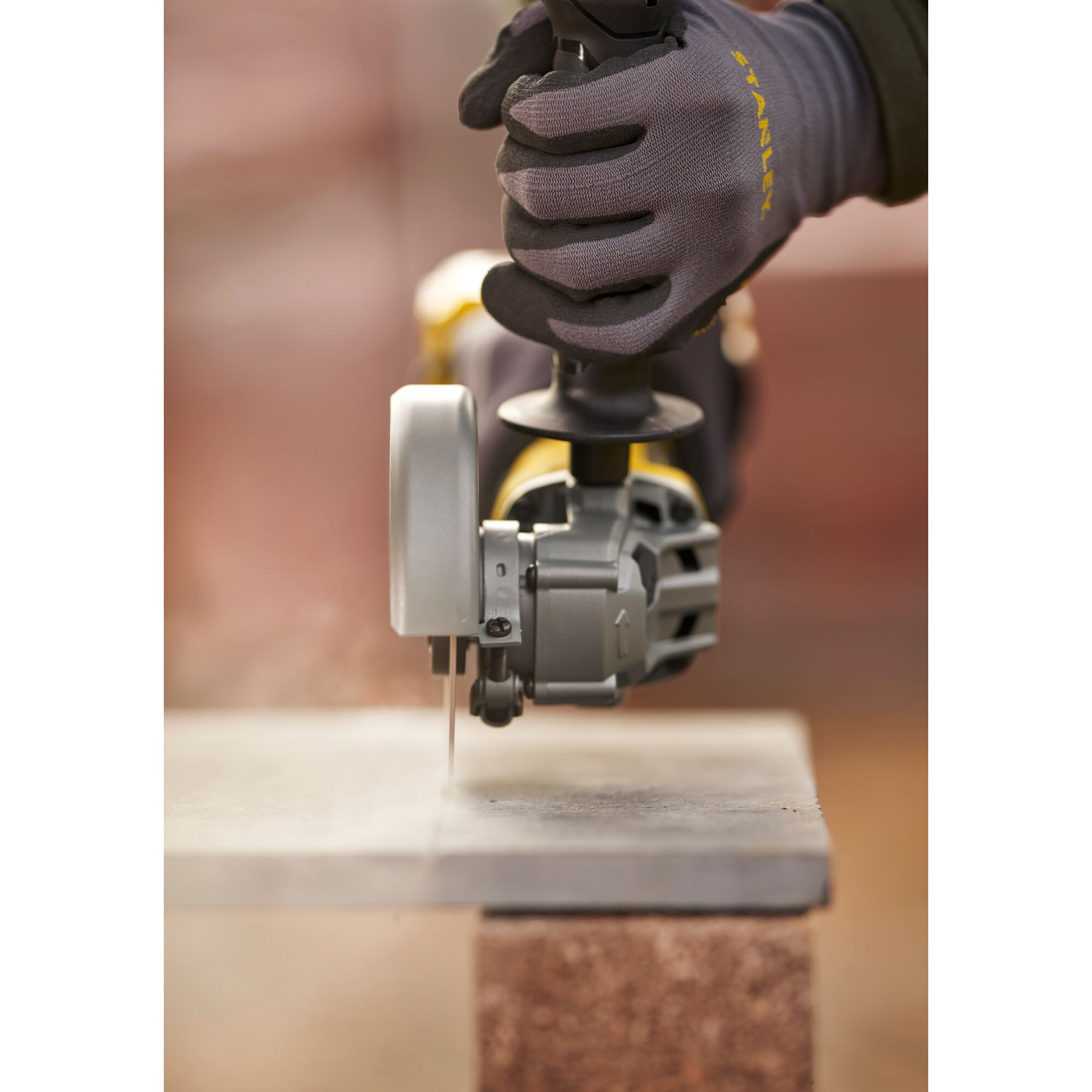 MESIN GERINDA TANPA CARBON BRUSH 20V