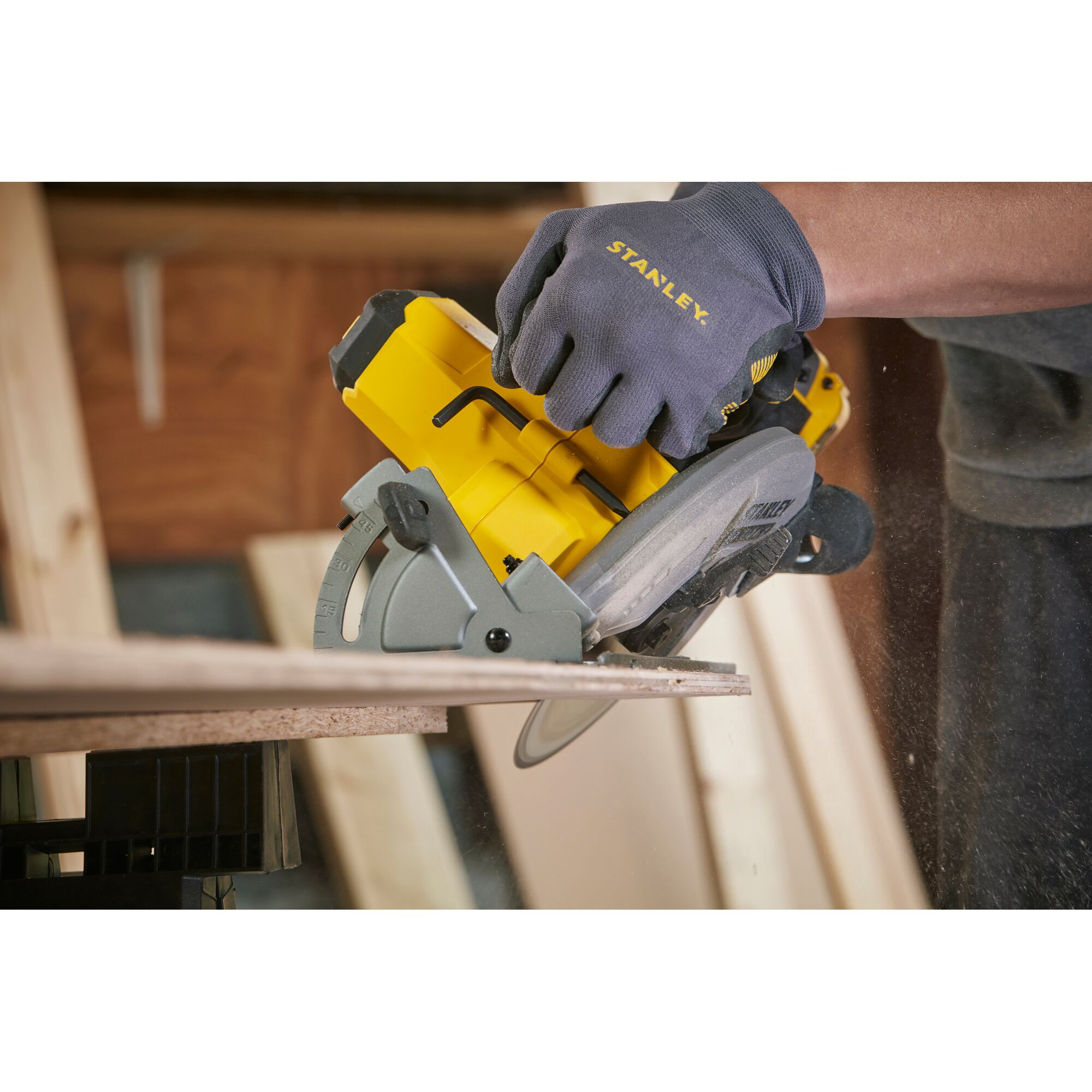Circular Saw 165 mm menggunakan Carbon Brush