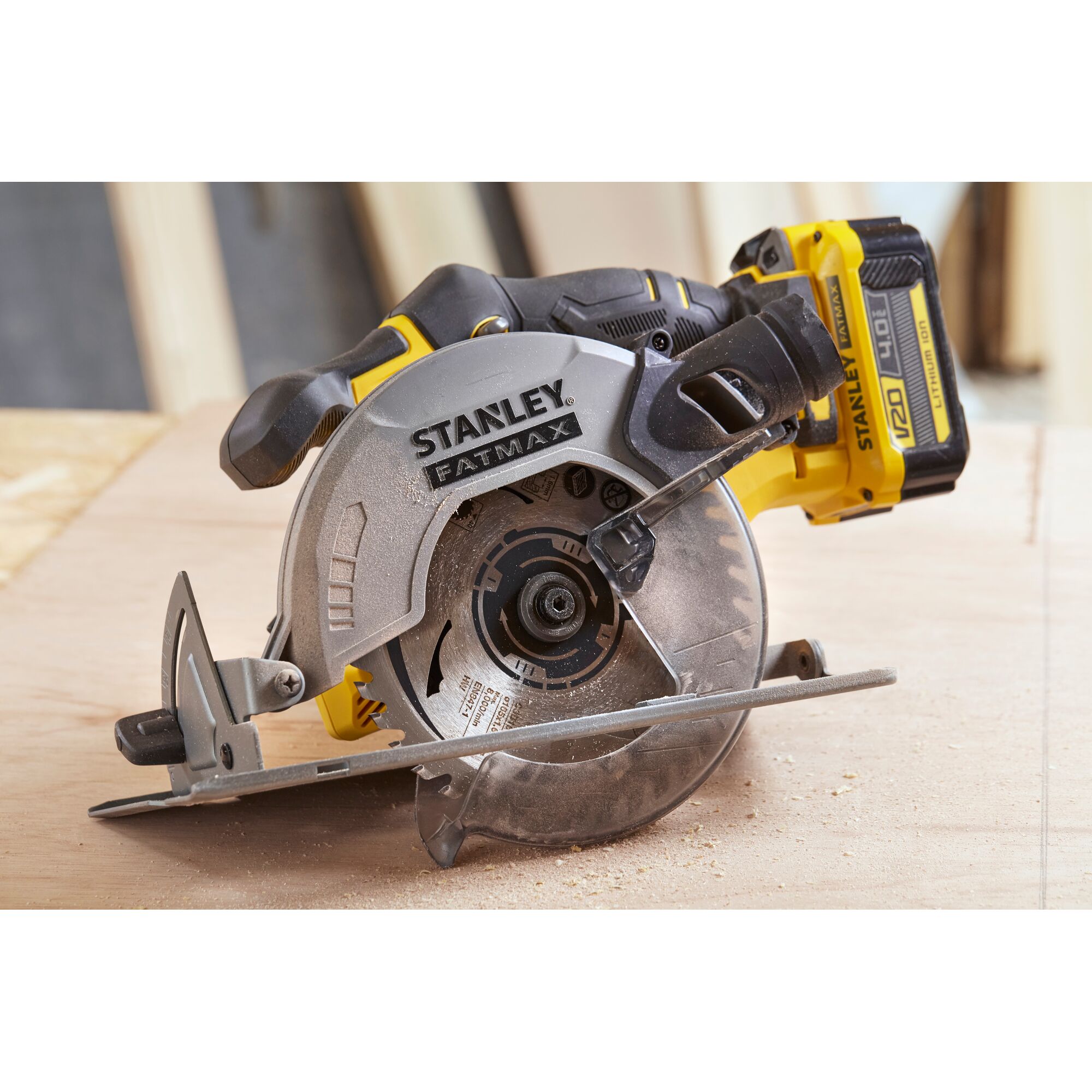 Circular Saw 165 mm menggunakan Carbon Brush