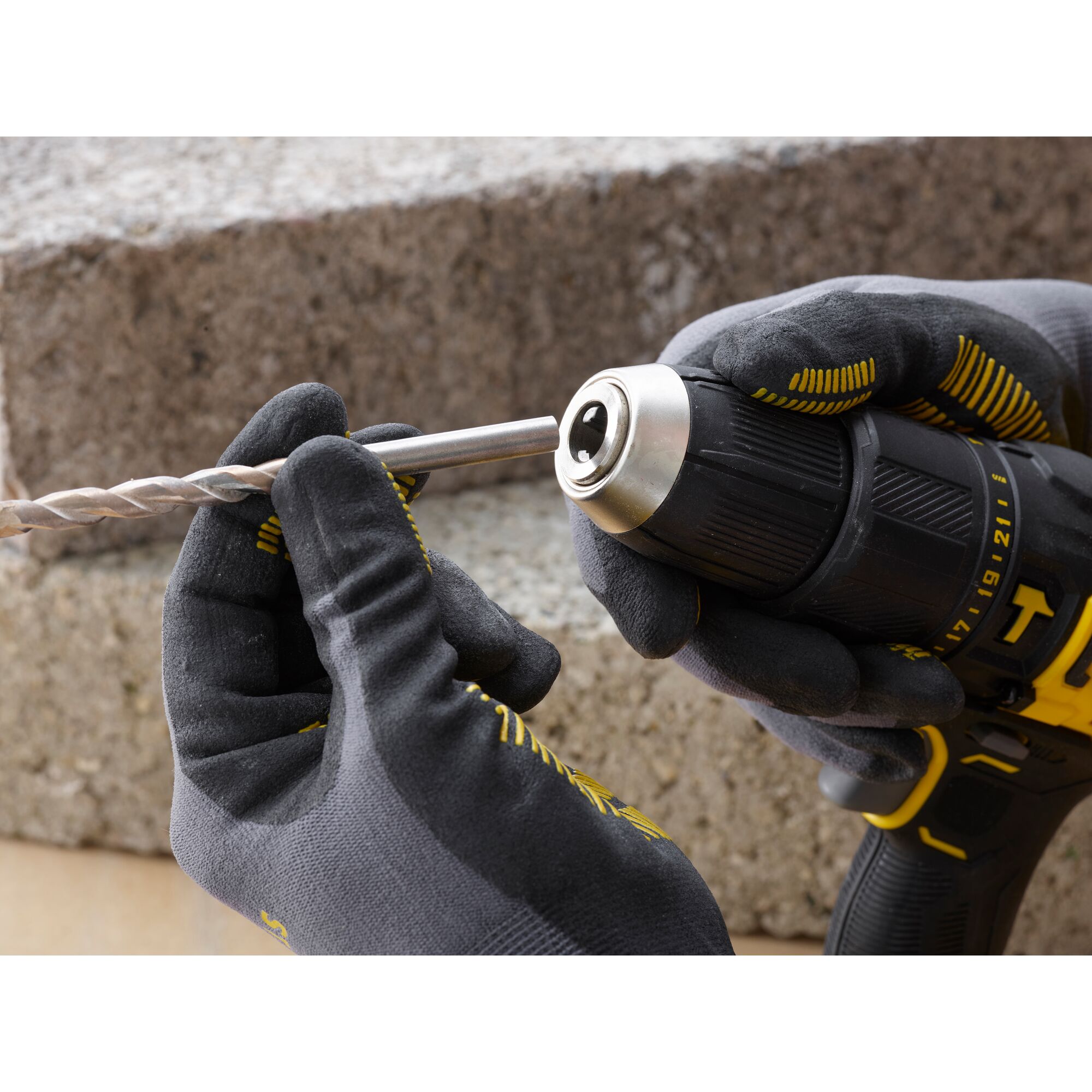 Set 20V Hammer DRILL 119ACC TOOLBOX 19"