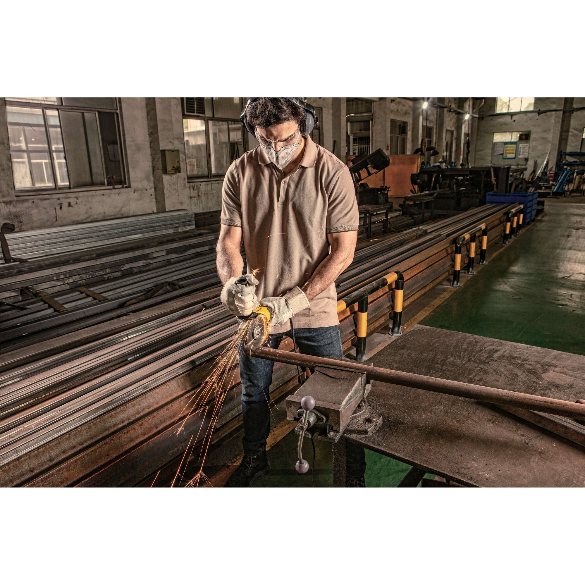 Penggiling 900W 100mm (Sakelar Sisi 2 Gerakan)