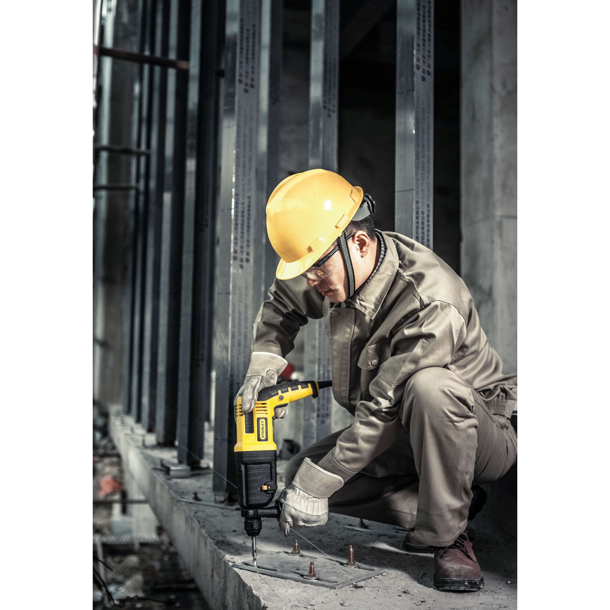 Rotary Hammer  SDS-Plus 2 Mode 20mm 620W 2, Kotak Kit