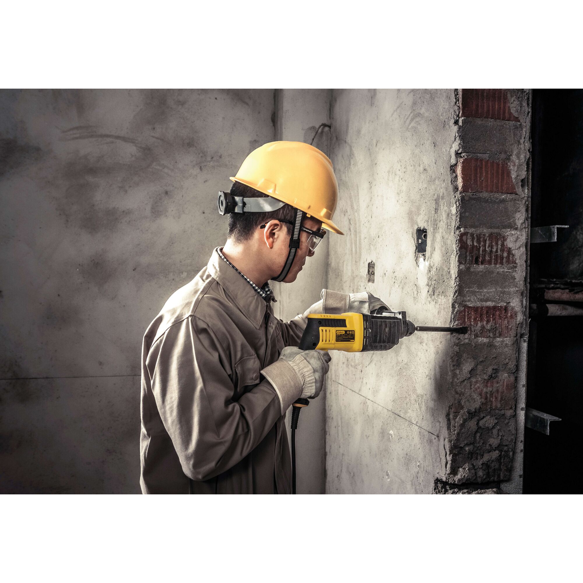 Rotary Hammer  SDS-Plus 2 Mode 20mm 620W 2, Kotak Kit