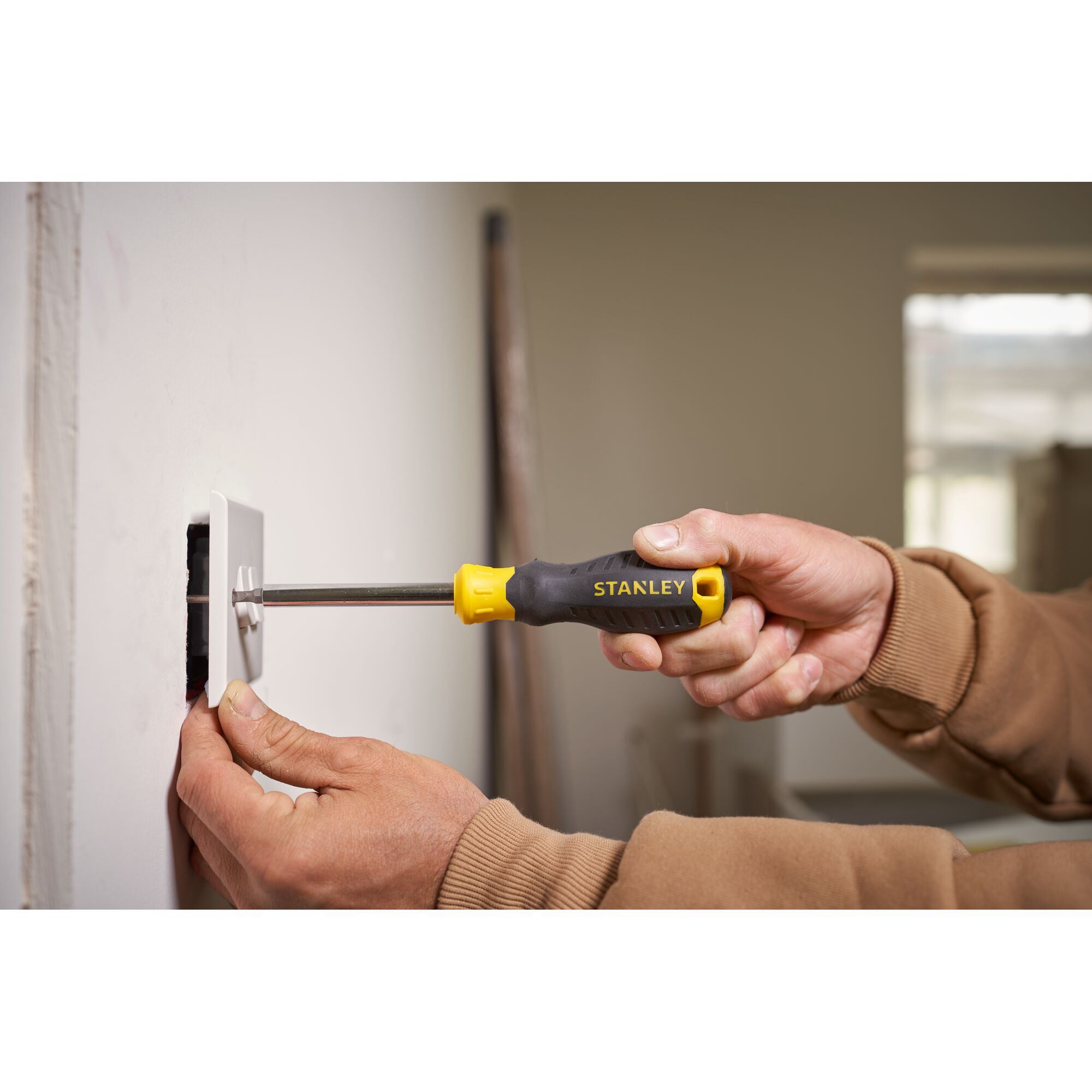 STANLEY® 35 Piece MultiBit Screwdriver Set Application Image