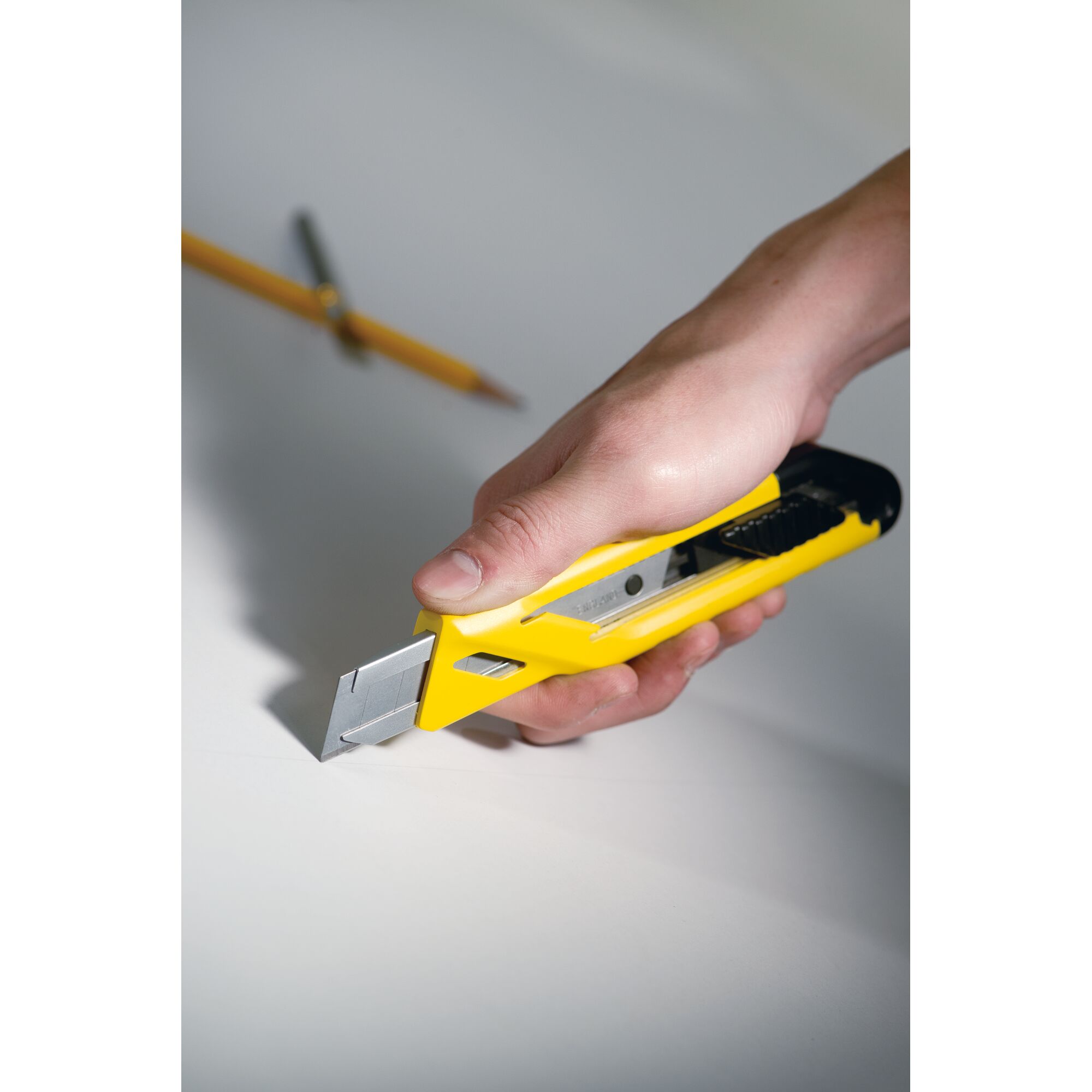 Pisau Snap Off Kunci Otomatis Abs 18mm