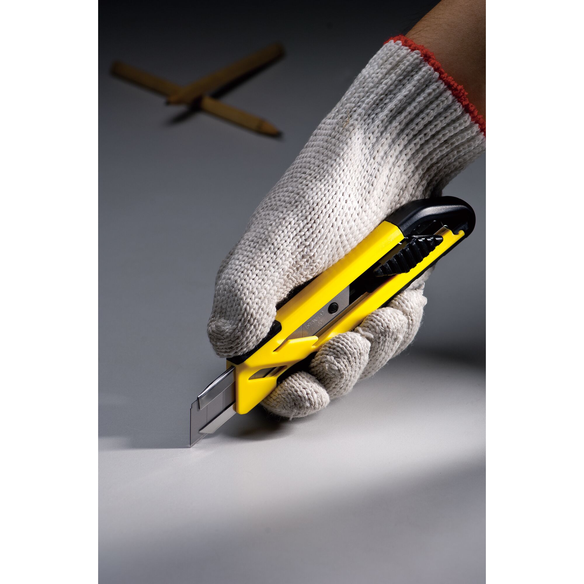 Pisau Snap-Off Tpr Kunci Otomatis 18 mm