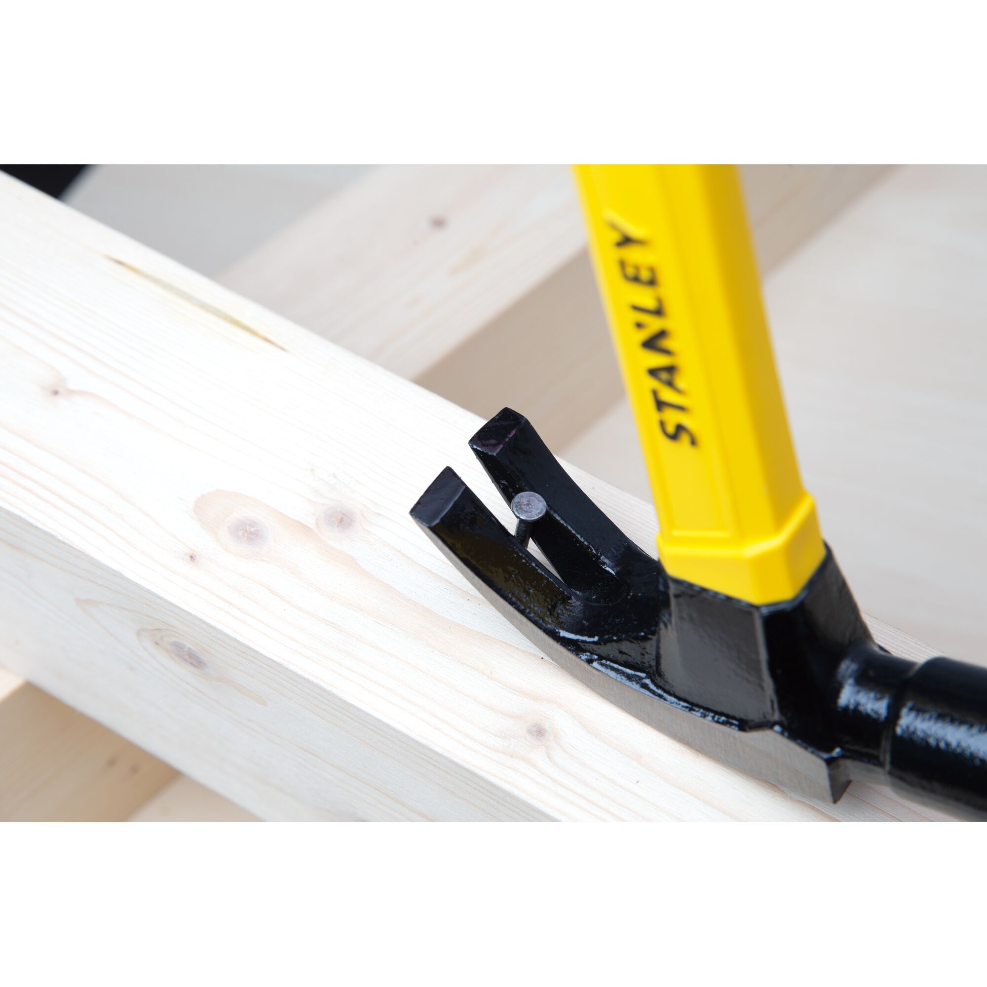 Palu 16 Oz Dengan Pegangan Fiberglass