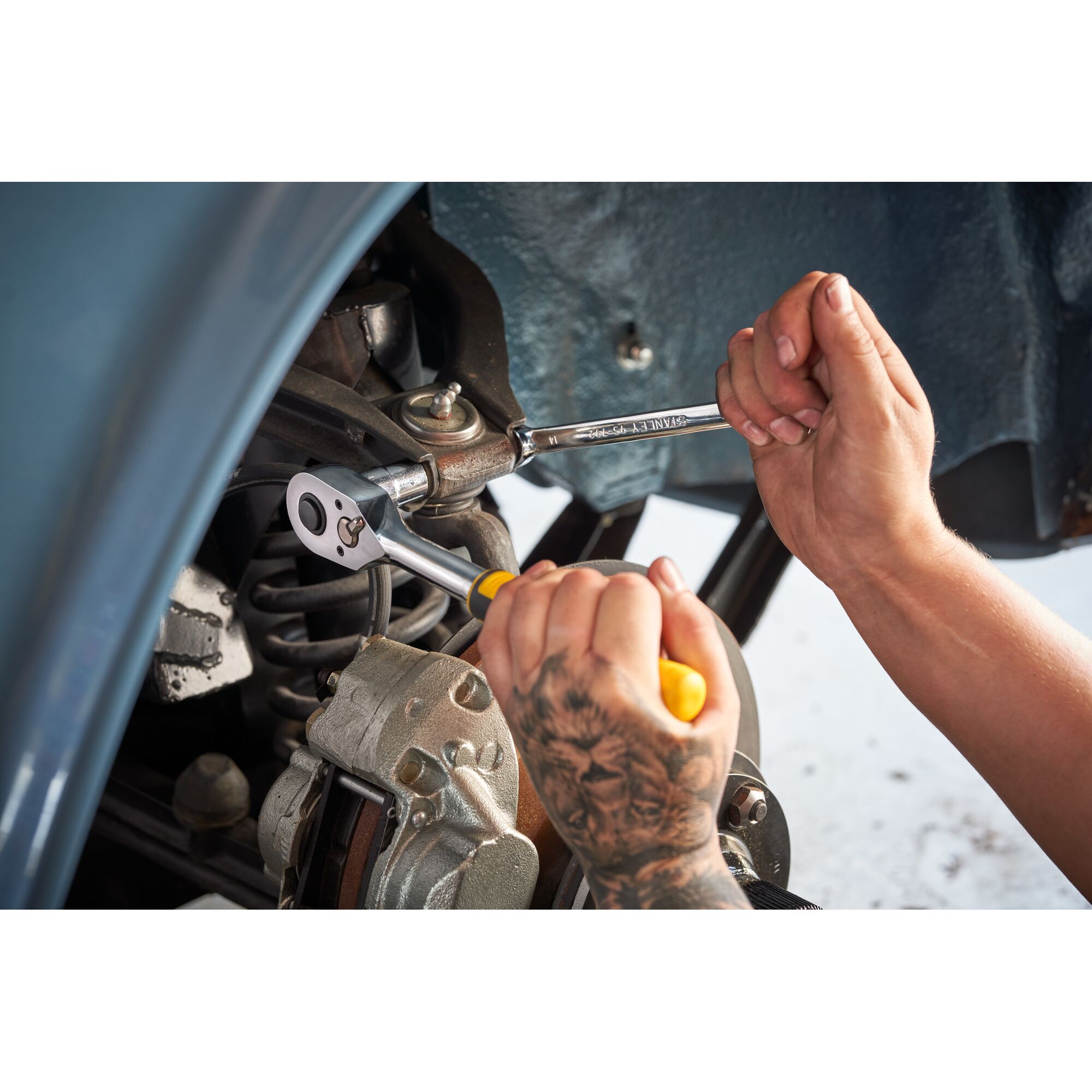 STANLEY® Compact 1/4" 72 Tooth Ratchet and Socket Set with accessories (37 pieces)