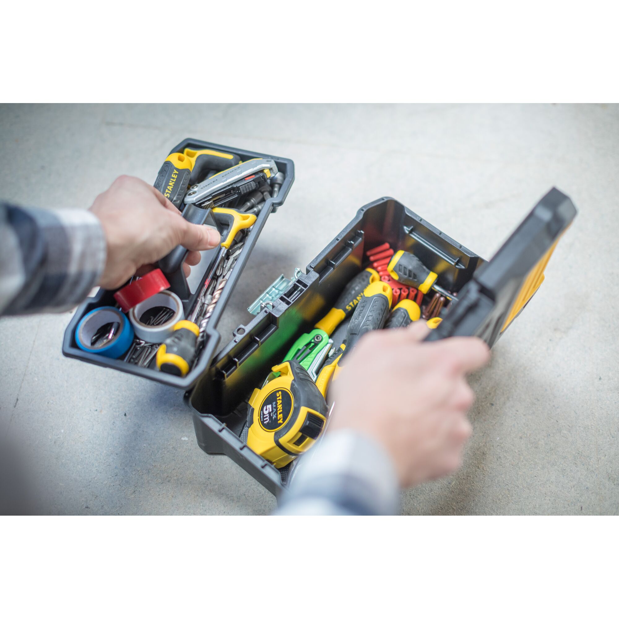 Kotak Perkakas Penting STANLEY® dengan Kait Logam, 12,5 inci.