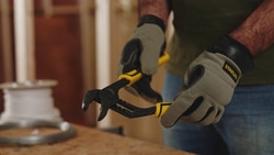 Video STANLEY® 250mm DYNAGRIP® Groove Joint Pliers